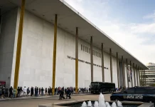 Trump seeks to add his name to Washington’s Kennedy Center Trump adding name to Kennedy Center in Washington DC