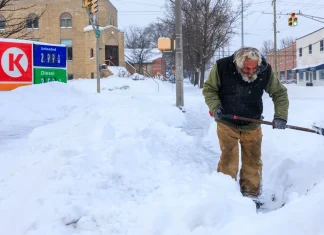 Deadly U.S. winter storm claims at least 11 lives nationwide Powerful winter storm kills at least 11 people across US