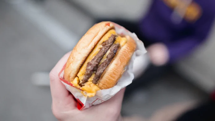 Charity calls on Govt to match UK ban on junk food ads