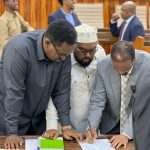 Xildhibaano Saxiixay Mooshin ay ku diidan yihiin wax ka bedelka Dastuurka