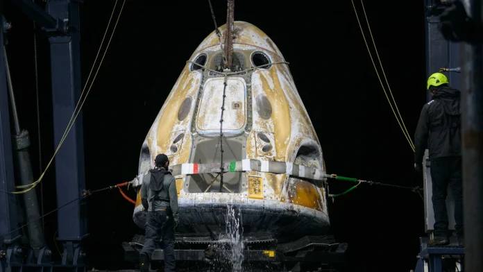 ISS crew completes emergency splashdown in Pacific after unplanned return ISS crew splashes down in Pacific after emergency return