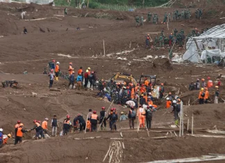 Indonesia landslide death toll climbs to 17, officials confirm Indonesia landslide death toll rises to 17