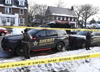 Minneapolis mayor demands ICE withdrawal after deadly shooting Mayor demands ICE leaves Minneapolis after fatal shooting