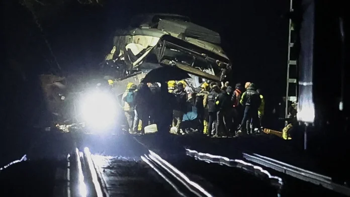 One killed, 37 injured in Spain's second train crash within One dead, 37 hurt after second Spain train crash in days