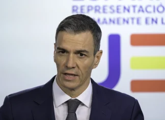 Spain to grant legal status to 500,000 undocumented migrants Spain to regularise 500,000 undocumented migrants