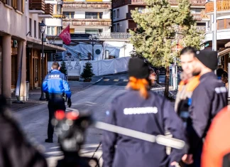 Swiss bar blaze kills about 40, wounds roughly 100 people Around 40 people killed, 100 injured in Swiss bar fire