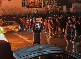 Trump Urges Iranians to Continue Demonstrations, Promises Aid Is Coming Trump urges Iranians to keep protesting, says help on way