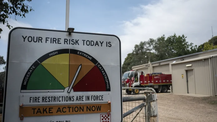 Bushfire threat as temperatures near 50C in Australia