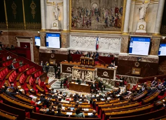 French government survives two no-confidence motions over energy bill French govt wins two no-confidence votes on energy law