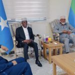 Axmed Madoobe iyo Sheekh Shariif oo kulan uga socdo magaalada Muqdisho