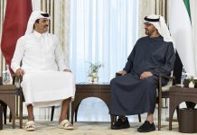 Amiirka Qatar oo ka dagay Imaaraatka Carabta, kulamana la leh madaxda dalkaasi