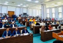 Aadan Madoobe oo awaamir culus oo ka dhan xildhibaanada siiyay askarta baarlamaanka