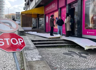 Storm Kristin causes power outages for 200,000 across Portugal 200,000 without power in Portugal after Storm Kristin