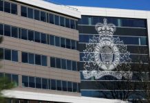 Haweeney toogasho ku dishey 9 ruux dalka Canada