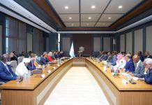 Xasan Sheekh oo kulan la yeeshay danjirayaal iyo wakiilada hay’adaha caalamiga ah