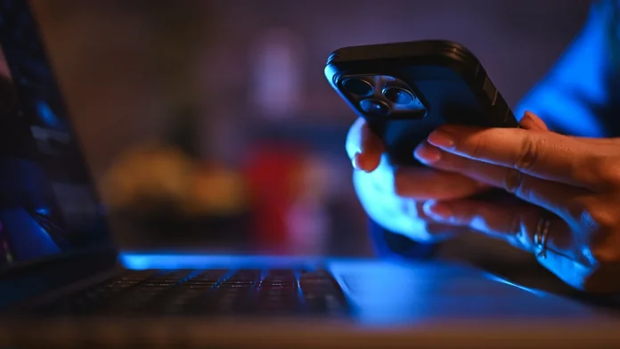 Australia forces pornography sites to block under-18s