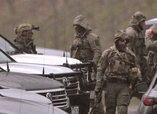 Australian officers shoot and kill fugitive who’d been on the run for months Australian police shoot dead fugitive at large for months