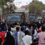 Xaalada Baydhabo oo saaka dagan iyo Gudoomiye Aadan Madoobe oo ku wajahan