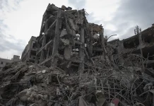 Iran pledges to keep Strait of Hormuz sealed amid rising tensions As it happened: Iran vows to keep Hormuz shut