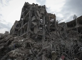 Iran pledges to keep Strait of Hormuz sealed amid rising tensions As it happened: Iran vows to keep Hormuz shut