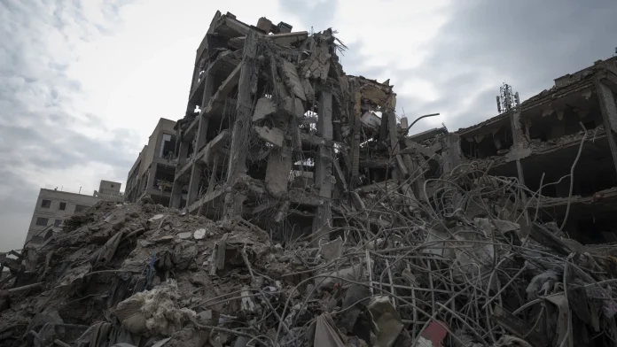 As it happened: Iran vows to keep Hormuz shut