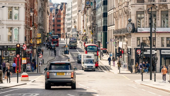 London mayor considering charges for SUVs in city