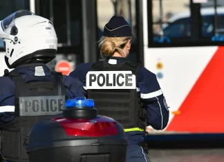Paris police thwart suspected bomb plot targeting U.S. bank branch Paris police foil apparent bomb attack at US bank