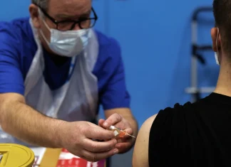 Study finds meningitis causes roughly 250,000 deaths worldwide each year Meningitis kills a quarter million people a year, study