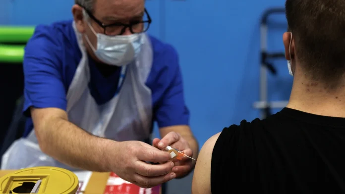 Study finds meningitis causes roughly 250,000 deaths worldwide each year Meningitis kills a quarter million people a year, study