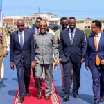 Madaxweyne Xasan oo ka qeybgalay caleema saarka Ugaas Cabdirisaaq Faracadde