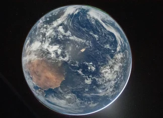 Artemis crew snaps stunning photo of Earth while traveling to the Moon Artemis astronauts take photo of Earth en route to Moon