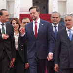 Madaxweyne xigeenka Mareykanka oo gaaray Islamabad iyo xogta wadahadalka socda