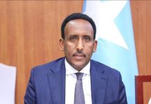 Agaasimhii hayβadda Socdaalka iyo Jinsiyadda Mustaf Dhuxulow oo xilkii laga qaaday