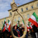 Iiraan oo xukun Daldalaad ah ku Fulisay Laba Nin oo Lagu Eedeeyay Basaasnimo