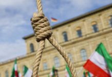 Iiraan oo xukun Daldalaad ah ku Fulisay Laba Nin oo Lagu Eedeeyay Basaasnimo