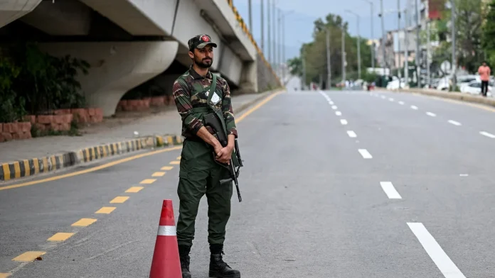 Hopes for progress as Iran delegation arrives in Pakistan