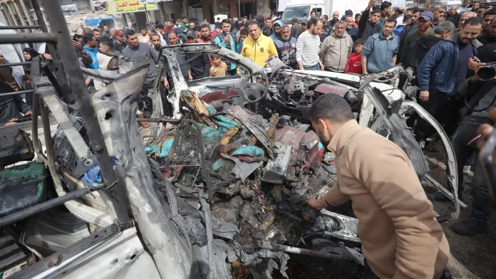 Israeli strikes in Gaza kill six Palestinians, medics report Israeli fire kills six Palestinians in Gaza, medics say