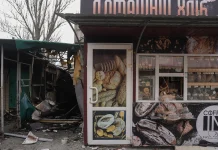 Nine killed as Russia, Ukraine trade deadly drone strikes Nine dead as Russia and Ukraine exchange drone attacks