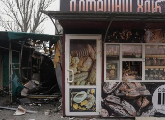 Nine killed as Russia, Ukraine trade deadly drone strikes Nine dead as Russia and Ukraine exchange drone attacks