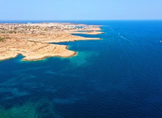 Ships off Italy rescue 32 migrants, charity says 71 unaccounted for Ships near Italy rescue 32 migrants, 71 missing - charity