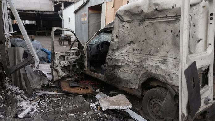 Three killed by Russian strike in southern Ukraine Russian strike kills three in south Ukraine