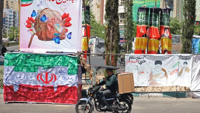 US president demands Iran 'get smart' and accept deal