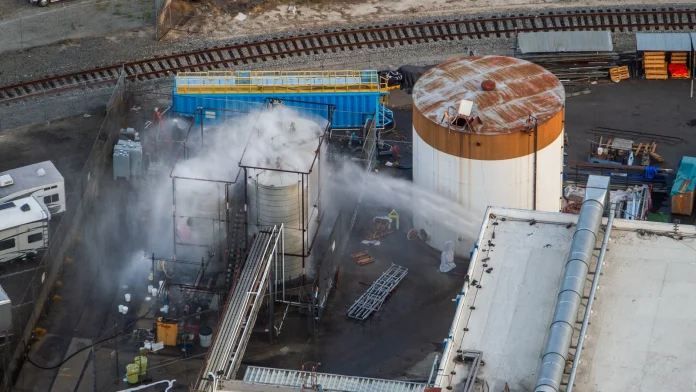 Crack in LA chemical tank 'may ease' threat of explosion