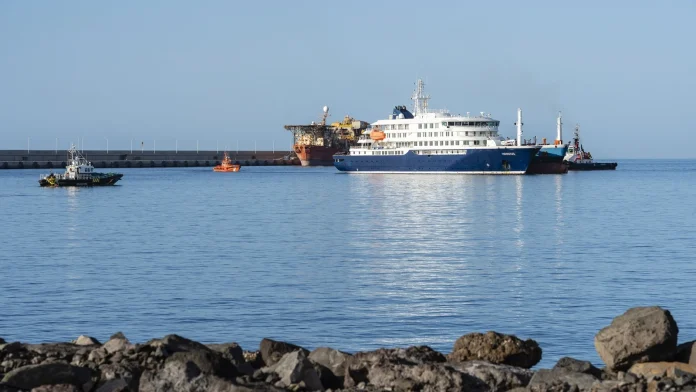 Last evacuation planes for MV Hondius land in Netherlands