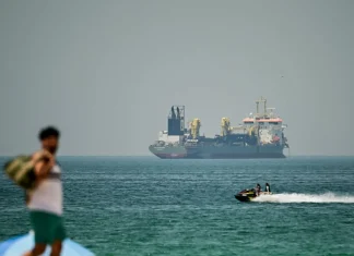 Global oil dips as Middle East fighting curbs deeper price losses Global oil slips but Middle East fighting limits losses