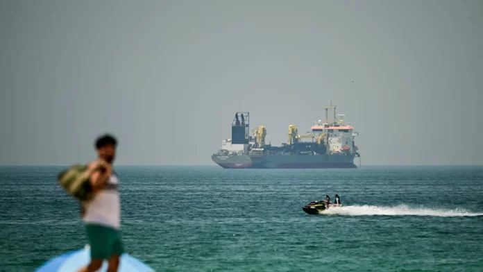 Global oil slips but Middle East fighting limits losses