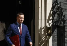 Starmer holds talks with challenger Streeting amid mounting leadership revolt Starmer meets rival Streeting amid leadership revolt