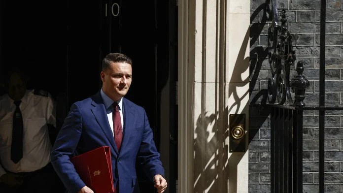 Starmer meets rival Streeting amid leadership revolt