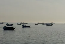 Tankers Depart Strait of Hormuz as Trump Signals Hope for Iran Deal Tankers exit Hormuz as Trump talks up Iran deal prospects