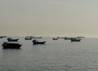 Tankers Depart Strait of Hormuz as Trump Signals Hope for Iran Deal Tankers exit Hormuz as Trump talks up Iran deal prospects